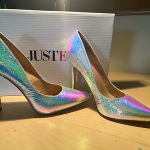 JustFab 7 1/2 iridescent color